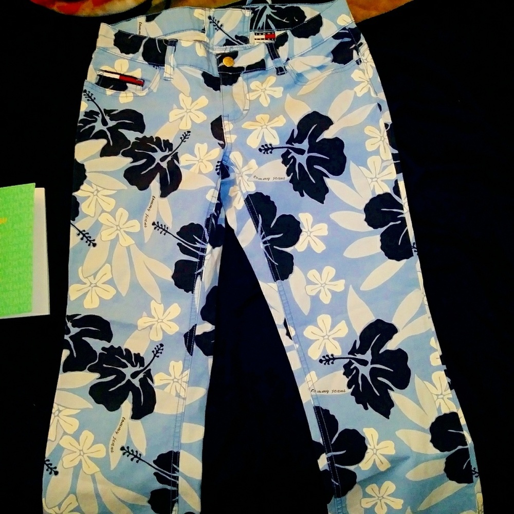 Tommy Hilfiger Floral Crops